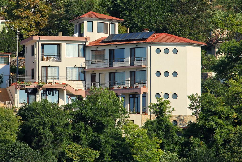 Guest Rooms Sea View Балчик Экстерьер фото
